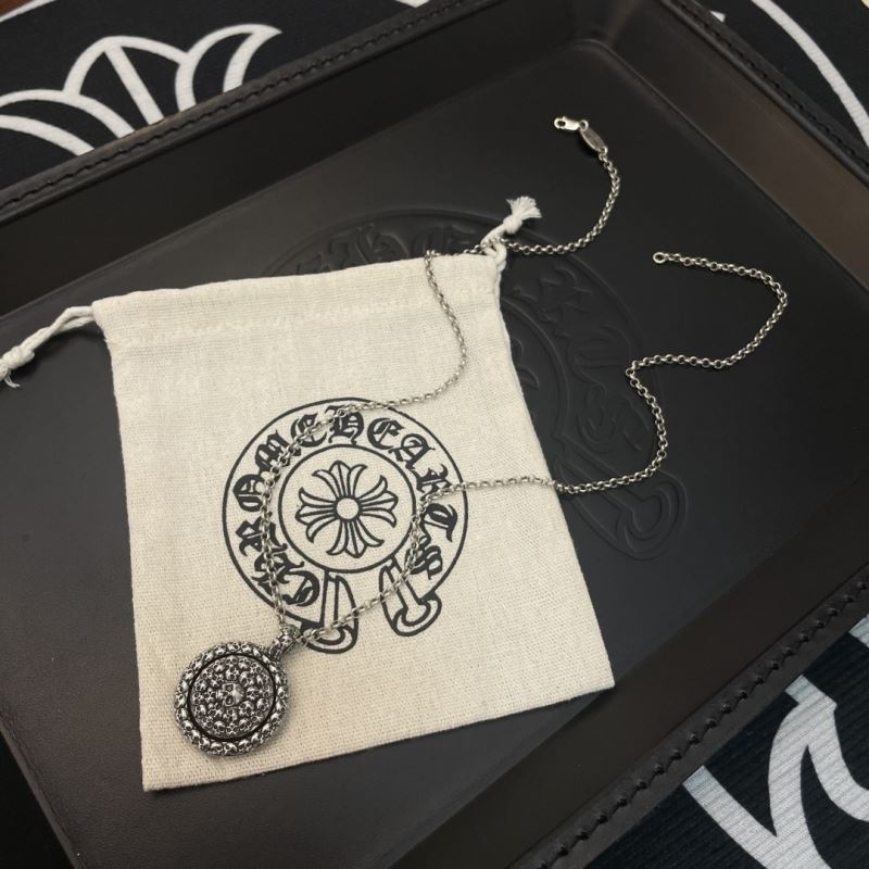Ch*0me He**ts necklaces
